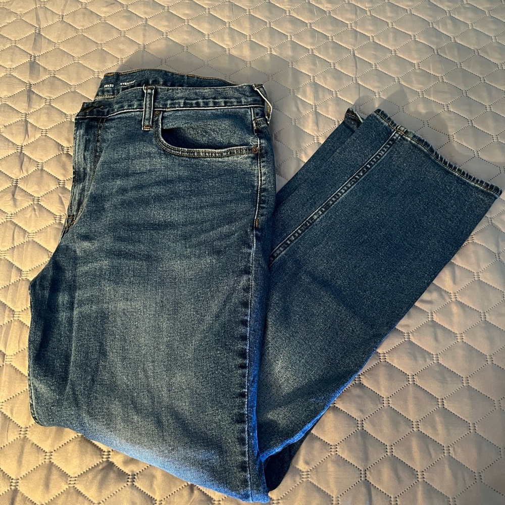 Like New! Old Navy Blue Jeans with built in flex 38 x 32